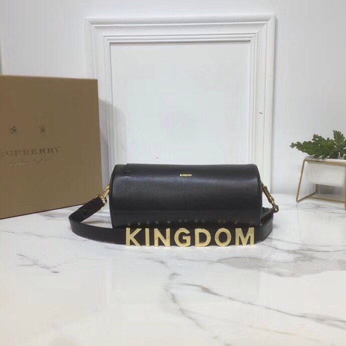 BB The Kingdom Motif Barrel Bag In Black For Women, Bags 8.3in/21cm