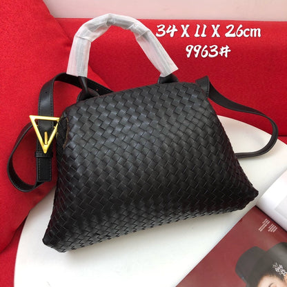 BV Handle Black, For Women, Women’s Bags 13.4in/34cm 691185V01D18425