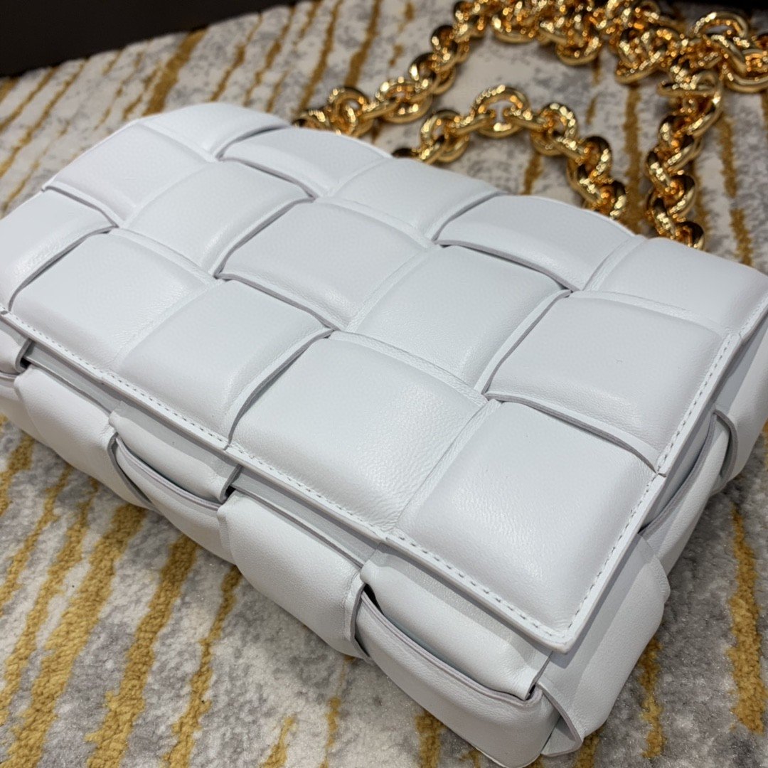 BV Chain Cassette Bag For Women 10.2in/26cm In White 631421VBWZ09143